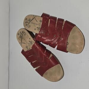 0224 BareTraps Jacalyn Women’s Slip‎ On Red  Sandals Size 7.5M